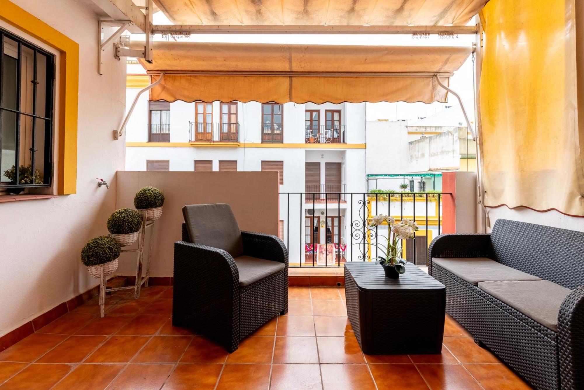 Aoa Casa Triana Familiar Con Terraza Apartment Seville Exterior photo